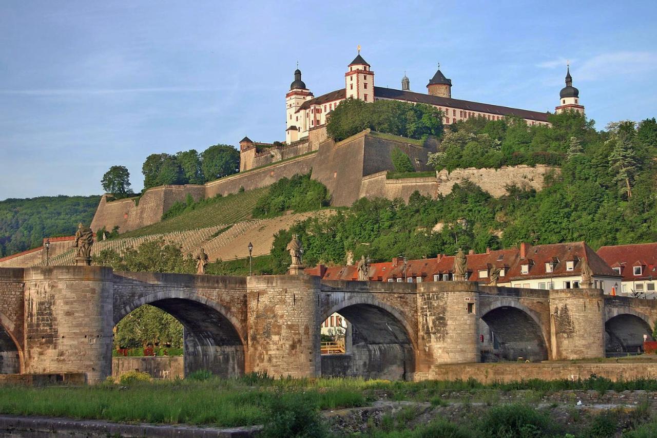 Central & Lovely - For Up To 6 Persons Wurzburg Bagian luar foto